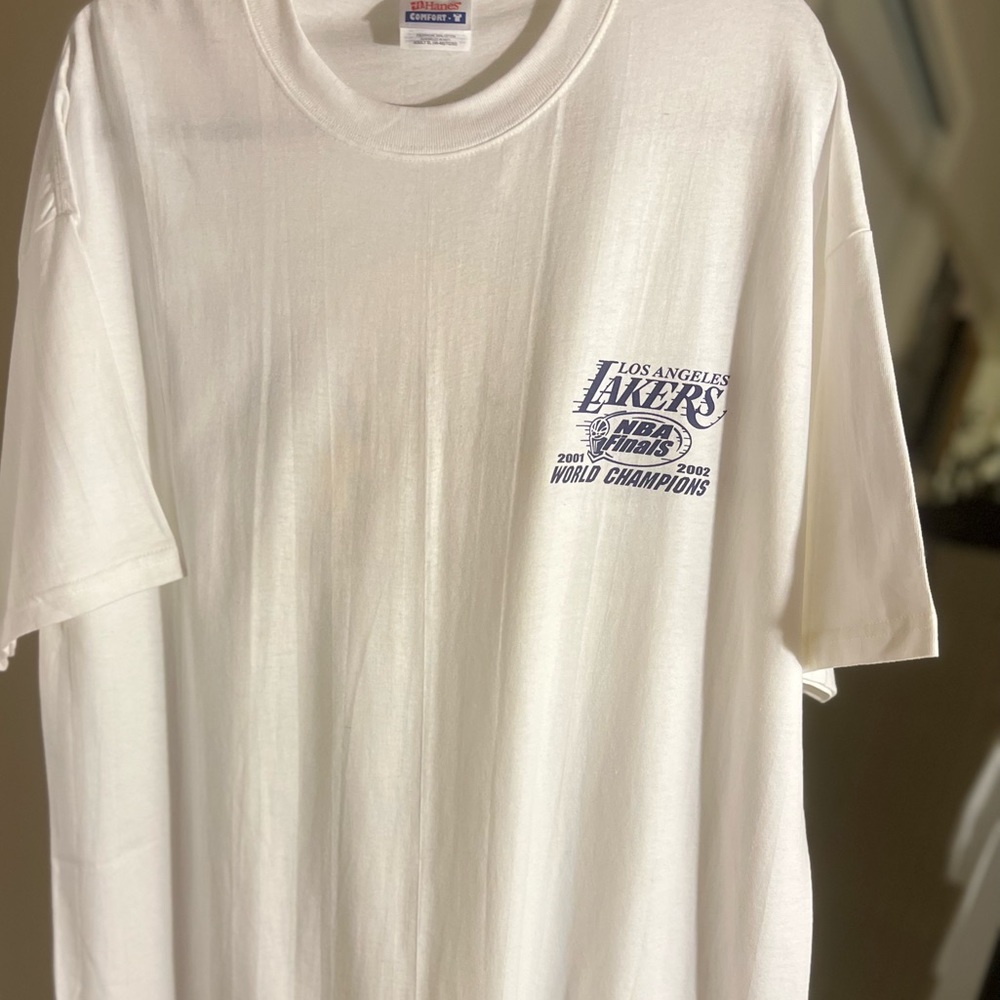 Lakers XL white shirt. 2001-2002 world championship